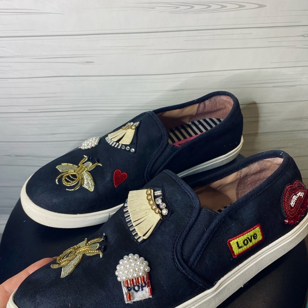 Betsey Johnson US 9.5 Fashion Loafers Flats Bee Sneakers.